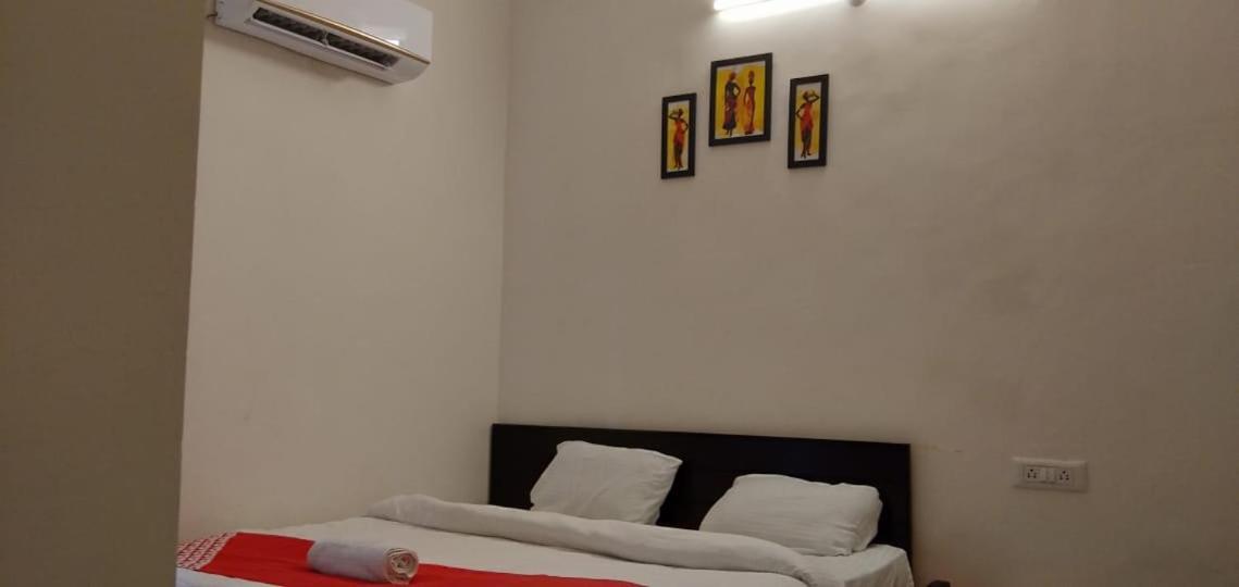 Hotel Arrow 19 Bareli Exterior foto