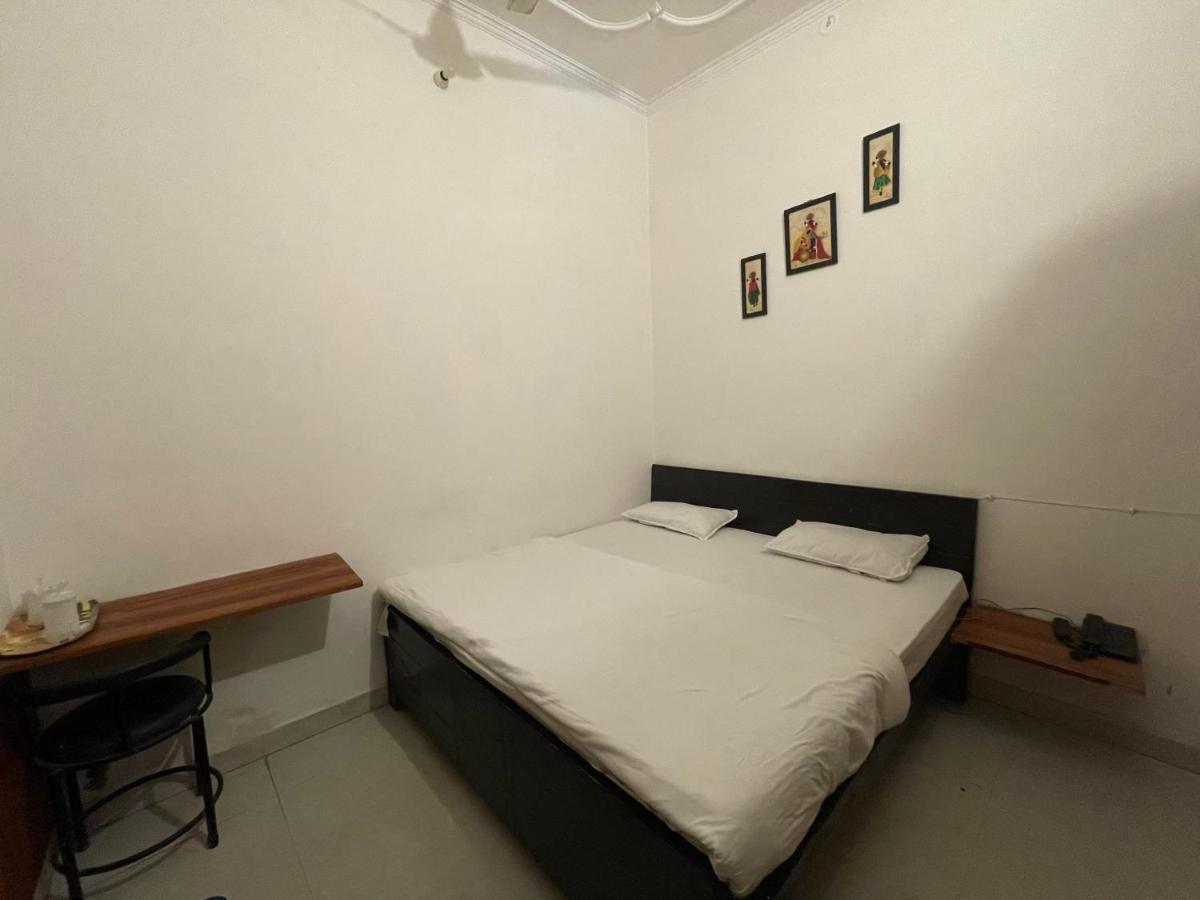 Hotel Arrow 19 Bareli Exterior foto