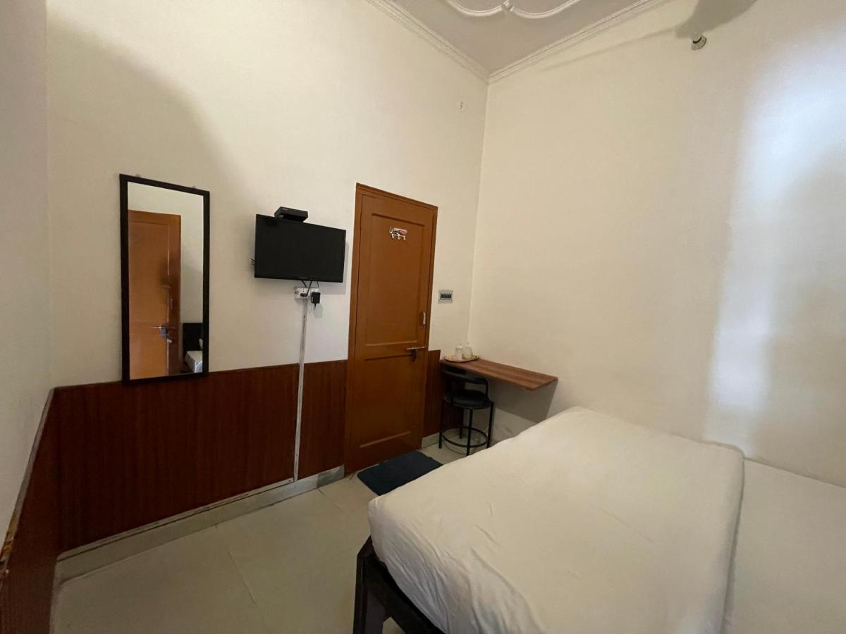 Hotel Arrow 19 Bareli Exterior foto