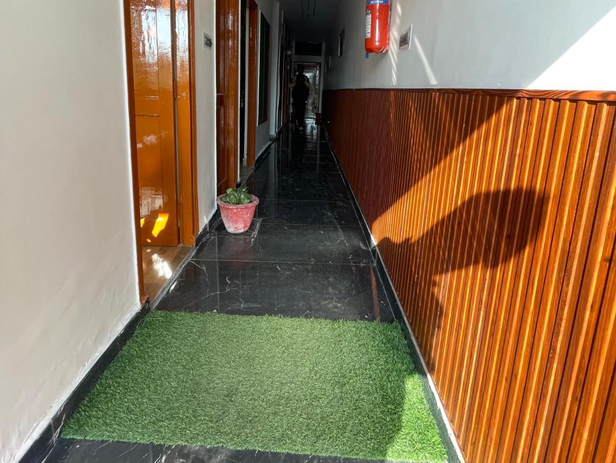 Hotel Arrow 19 Bareli Exterior foto